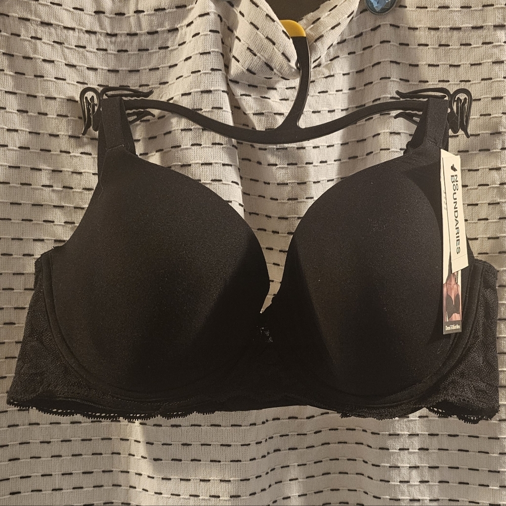 No Boundaries Black Lace-Trim Molded T-Shirt Bra